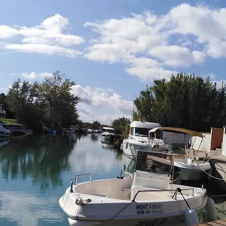 Sara アパート ヴーシ