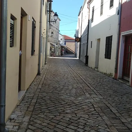 アパート Sara ヴーシ