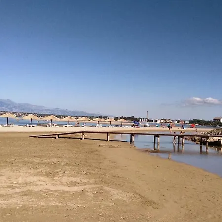 Sara アパート ヴーシ