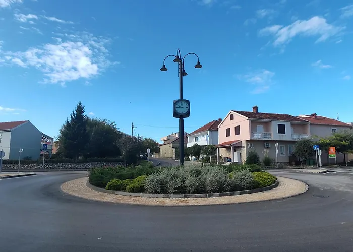 Апартаменты Sara Врси